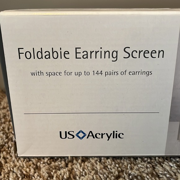 Acrylic Foldable Earring Screen, clear, can hold up to 144 pairs of earrings. - Picture 2 of 5